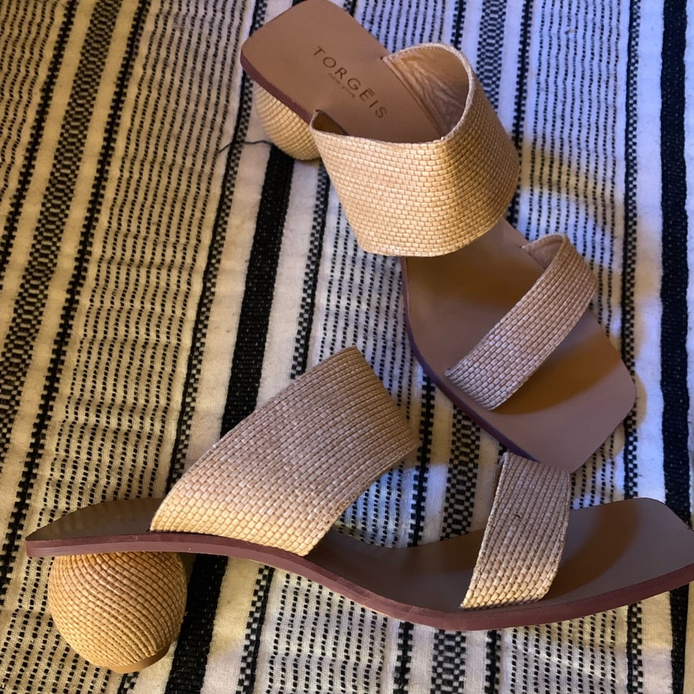 Orb kitten heels